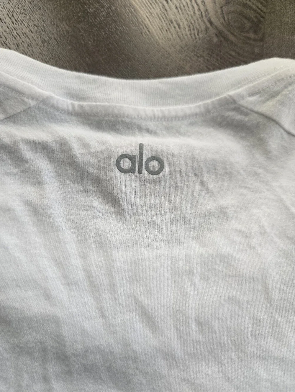 Alo Yoga Super Lightweight Men's T Shirt Undershirt sz MEDIUM